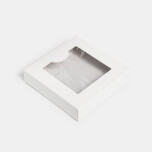 01 01 012 02 033 Bakelsekartong med fonster 270 1