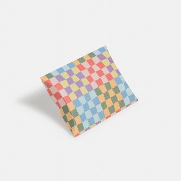 Pillow package with grid pattern image